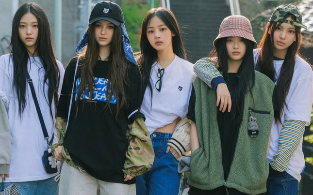 NewJeans vẫn là tâm điểm của dư luận dù đã đơn phương đổi tên mới NJZ ảnh 1
