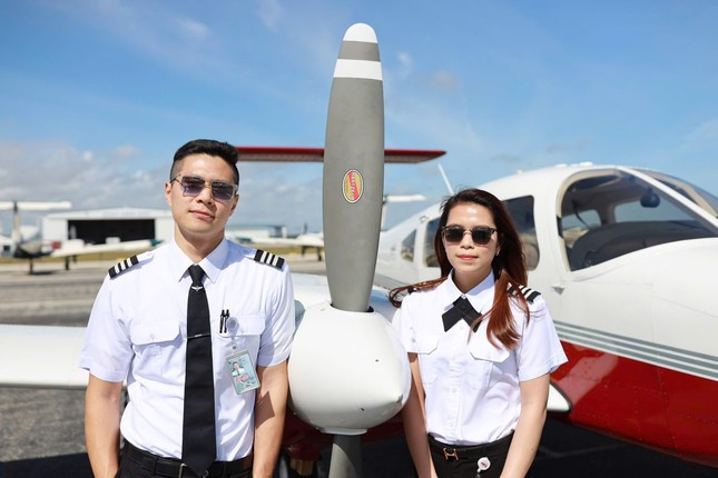 Chuyện tình cặp đôi phi công sau cú ‘bẻ lái’ định mệnh ảnh 1