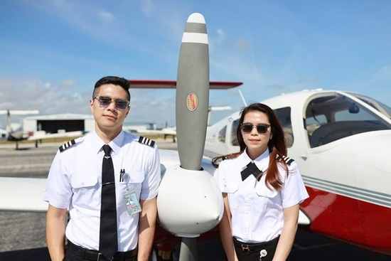 Chuyện tình cặp đôi phi công sau cú ‘bẻ lái’ định mệnh