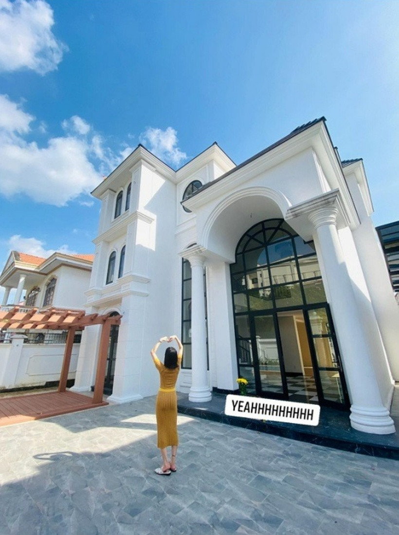 Bên cạnh biệt thự ở TP.HCM, Lệ Quyên còn sở hữu căn nhà hơn triệu đô ở Mỹ và biệt thự tại Đà Lạt.