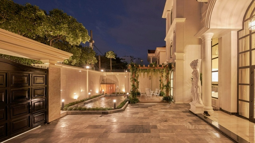 Cơ ngơi này là món quà Lệ Quyên tự thưởng cho chính mình sau nhiều năm hoạt động nghệ thuật, bao gồm 1 trệt, 2 lầu.