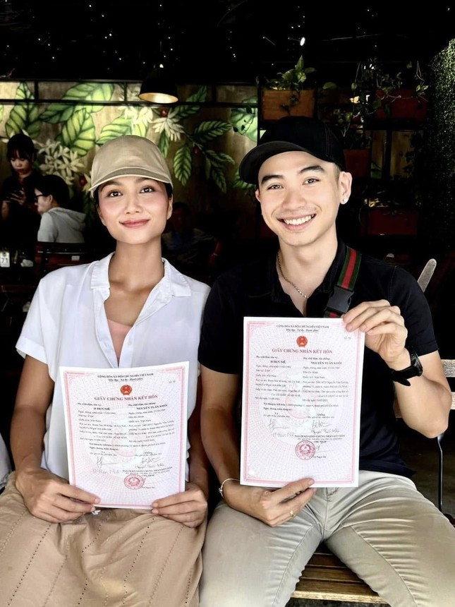 H'Hen Niê đăng ký kết hôn ảnh 1