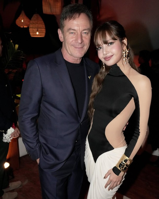 Lisa (BlackPink) mờ nhạt ảnh 4