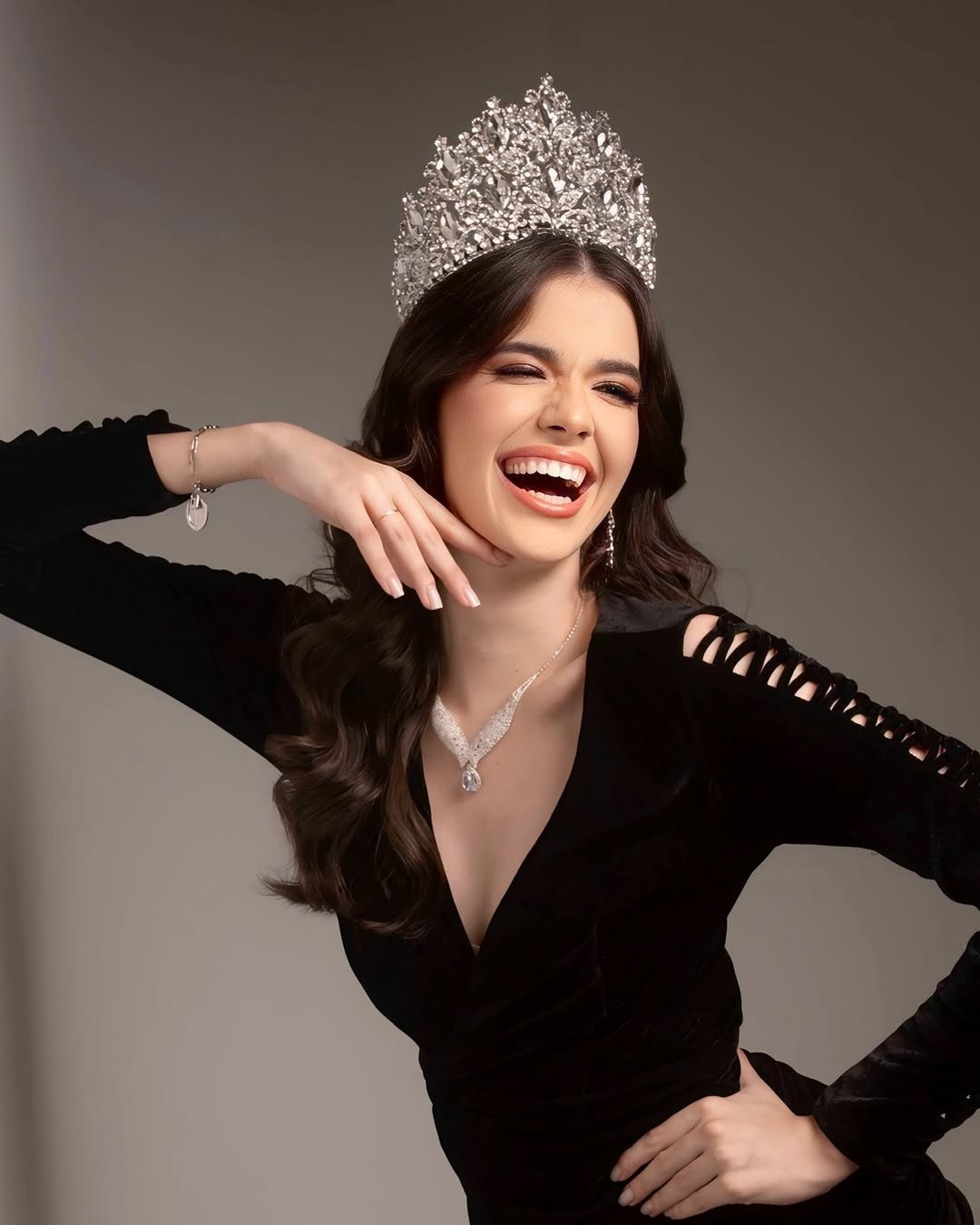 Nhan sắc tân Hoa hậu Hoàn vũ Brazil gây tranh cãi ảnh 6