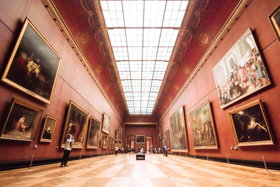 the louvre museum galleries 2.jpg