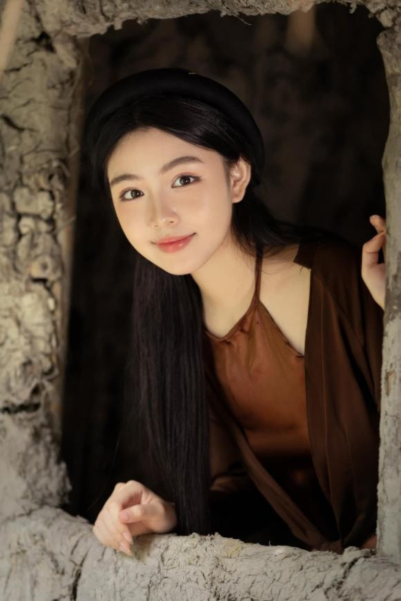 Con gái Quyền Linh 'đập hộp' xe sang hơn 7 tỷ, nhan sắc nức nở, thần thái chuẩn tiểu thư - Ảnh 4.