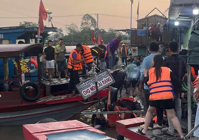 Chợ nổi cái răng.jpg