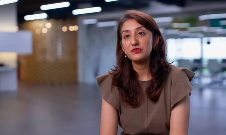 Kuar cho biết chi phí đi làm bằng máy bay rẻ hơn so với việc thuê căn hộ ở thành phố khác. (Ảnh: NX)