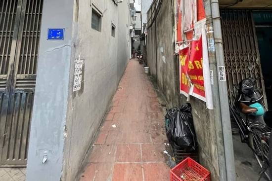 Bé gái 5 tháng tuổi ở Hà Nội tử vong: Điểm trông trẻ tự phát, không biển hiệu