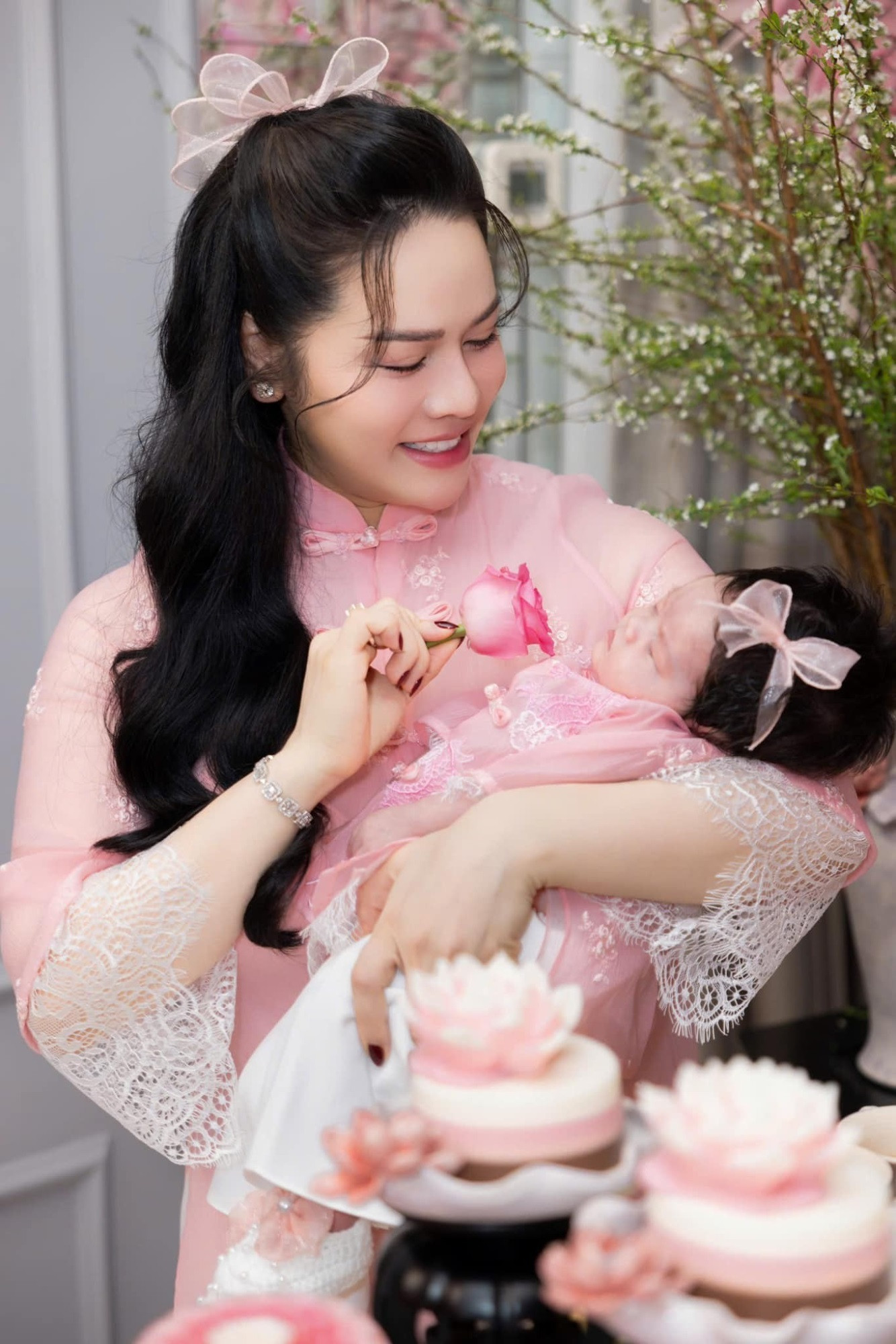 Con gái Nhật Kim Anh gây chú ý bởi thần thái sang chảnh, không trang điểm môi má vẫn hồng - Ảnh 3