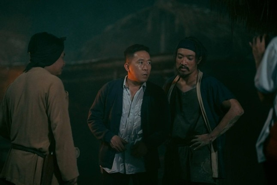 ‘Đèn âm hồn’ vượt 100 tỷ đồng