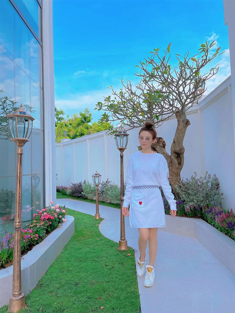 3 mỹ nhân tuổi Tỵ xinh đẹp viên mãn sở hữu khối tài sản khổng lồ showbiz Việt