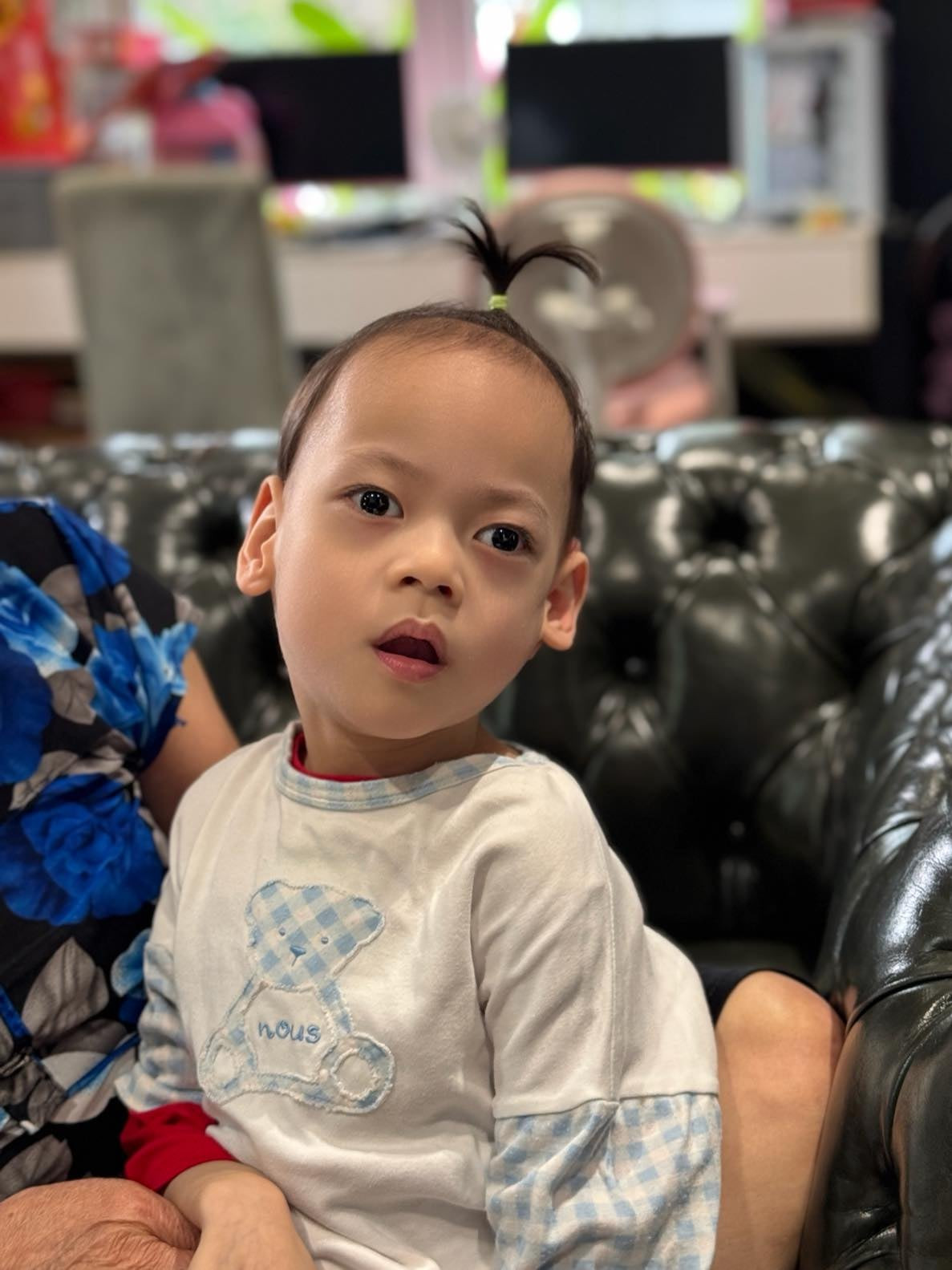 Ảnh hiếm về con trai thứ 6 của Hằng Túi diện mạo nhiều người bất ngờ