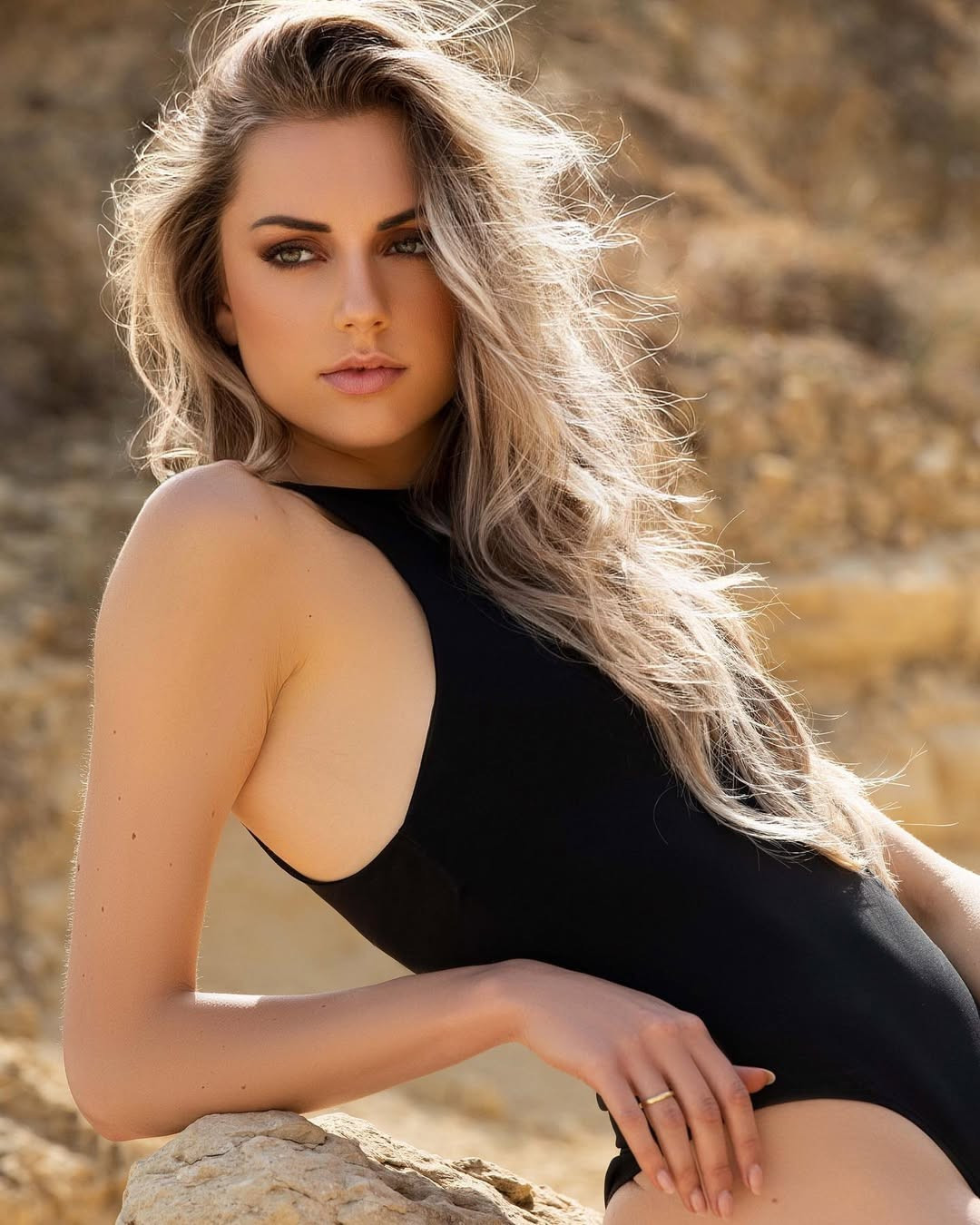 Tân Hoa hậu Bỉ được khen ảnh 17