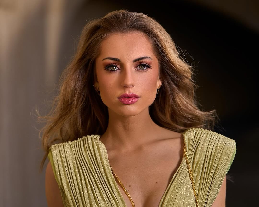 Tân Hoa hậu Bỉ được khen ảnh 22