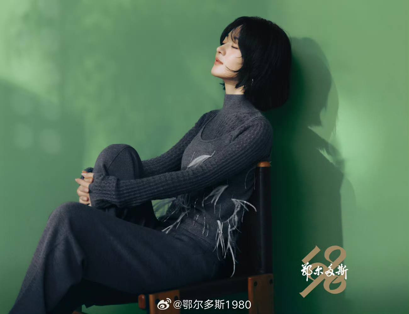 Triệu Lệ Dĩnh khoe nhan sắc 'cực phẩm' tại hậu trường buổi chụp ảnh mới - Ảnh 4