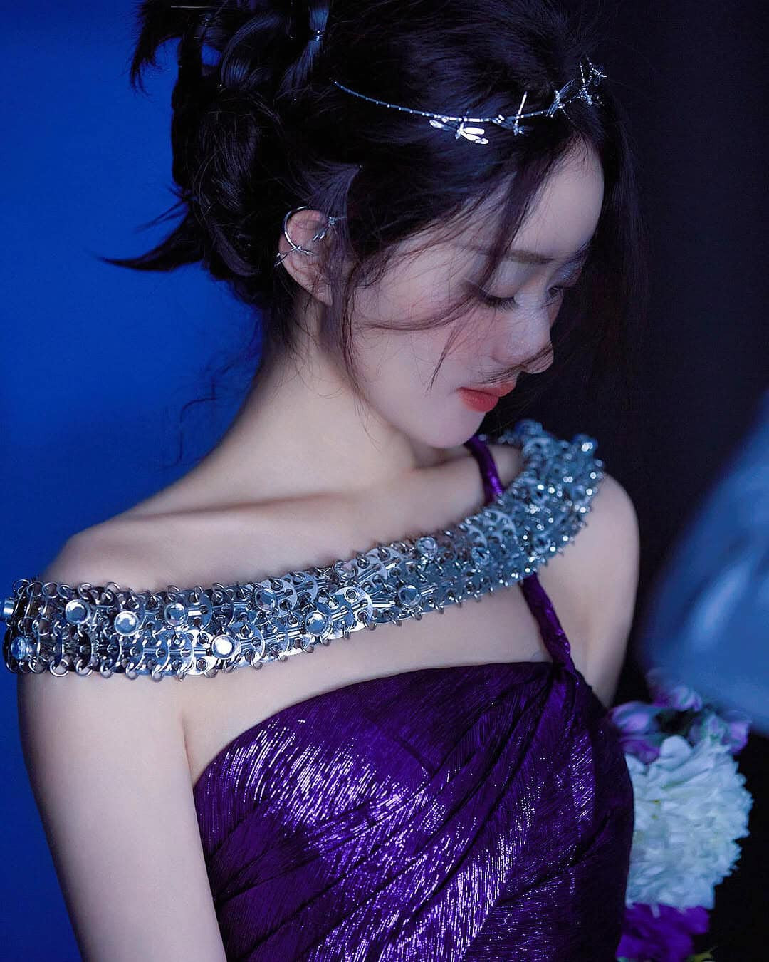 Triệu Lệ Dĩnh khoe nhan sắc 'cực phẩm' tại hậu trường buổi chụp ảnh mới - Ảnh 2