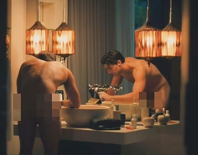 Cảnh khỏa thân gây tranh cãi trong phim có Lisa (BlackPink) ảnh 2