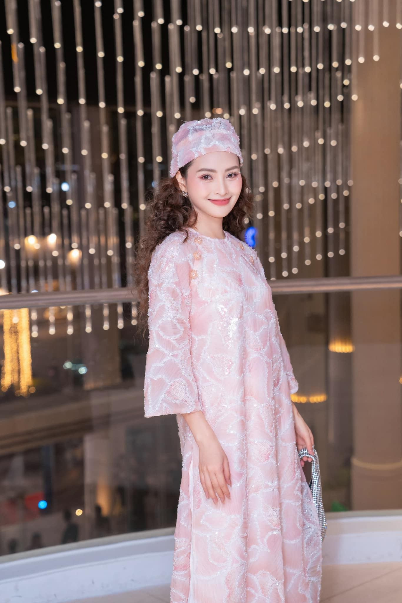 Chân dung bạn gái là MC xinh đẹp, đa tài của cầu thủ Đức Huy - Ảnh 5.