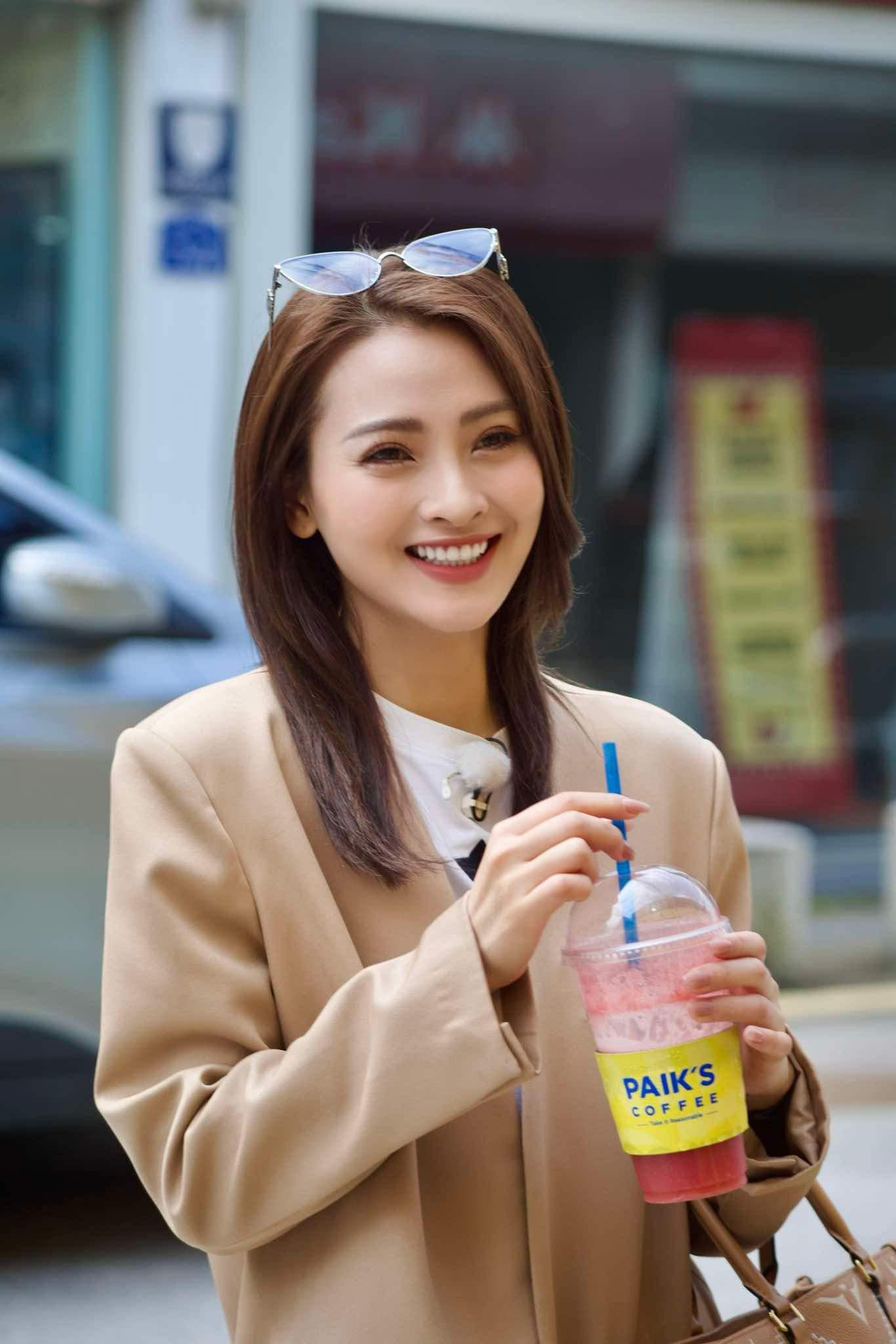 Chân dung bạn gái là MC xinh đẹp, đa tài của cầu thủ Đức Huy - Ảnh 8.