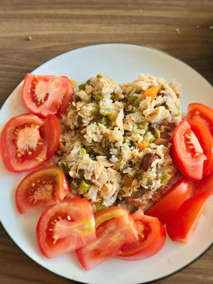 Hoa hậu HHen Niê với nghệ thuật nấu ăn nhanh nhưng vẫn đầy đủ màu sắc