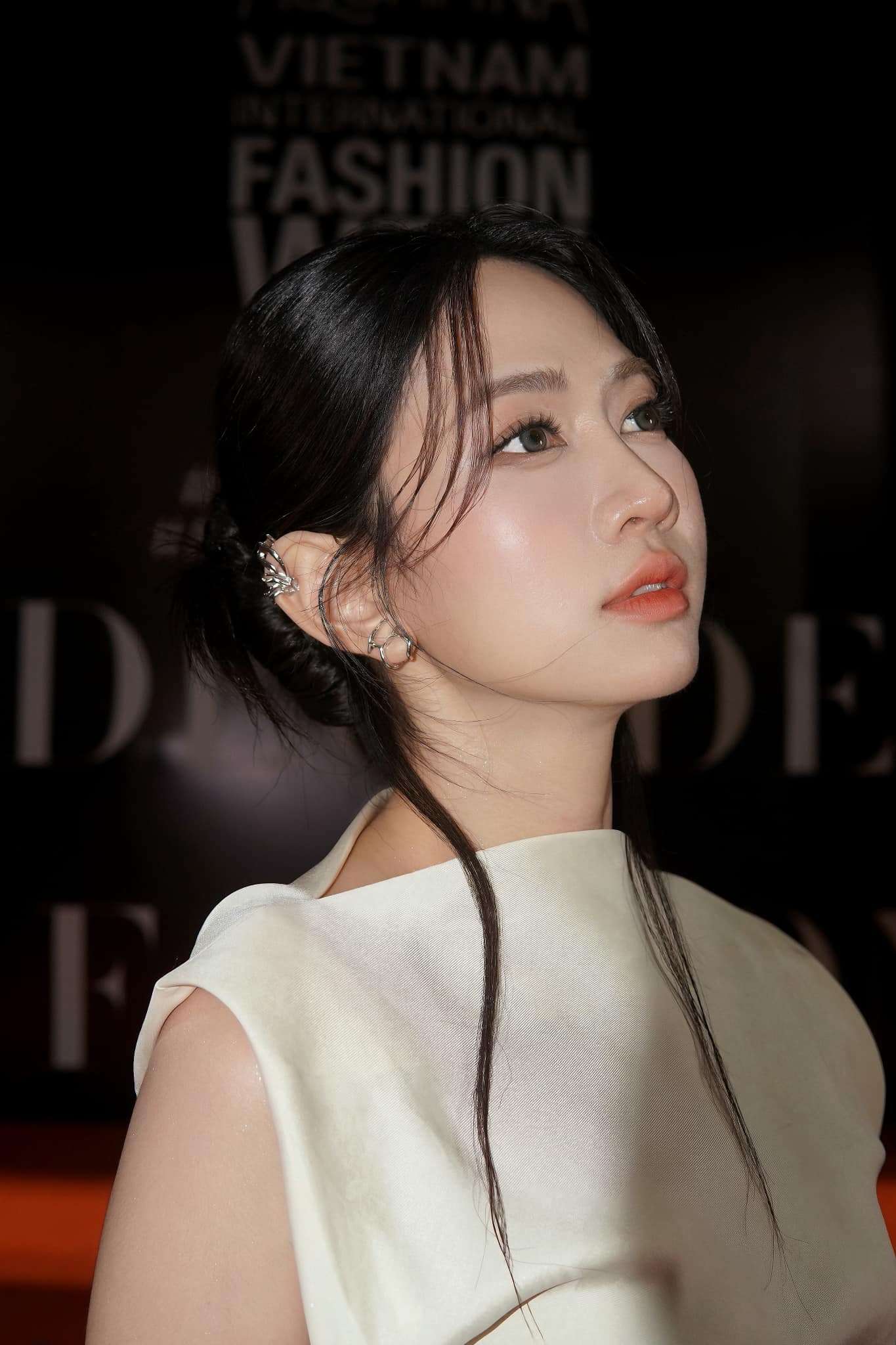 Lê Bống trở lại thói quen cũ, tự tin khoe vòng 2 sau hành trình