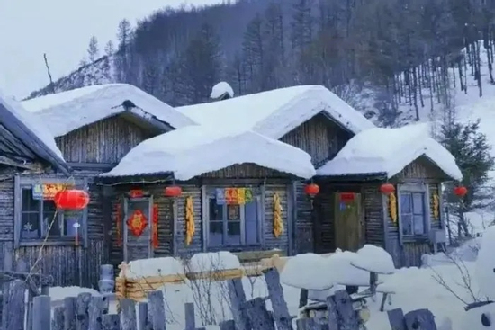 Phẫn nộ vì khu du lịch tạo tuyết bằng bông trộn xà phòng