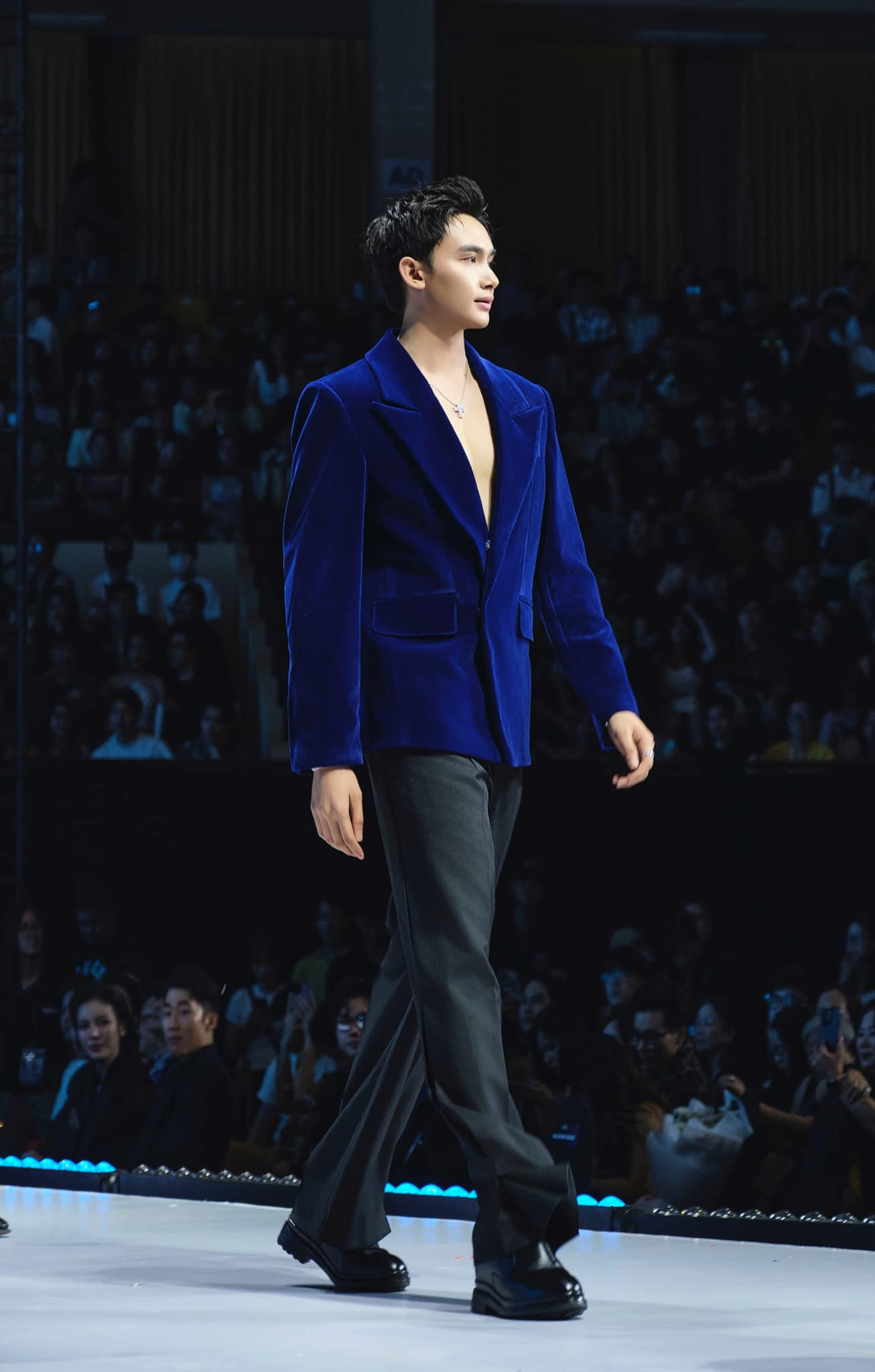 Sự nghiệp kém tiếng của bạn trai kém 11 tuổi yêu Diệp Lâm Anh