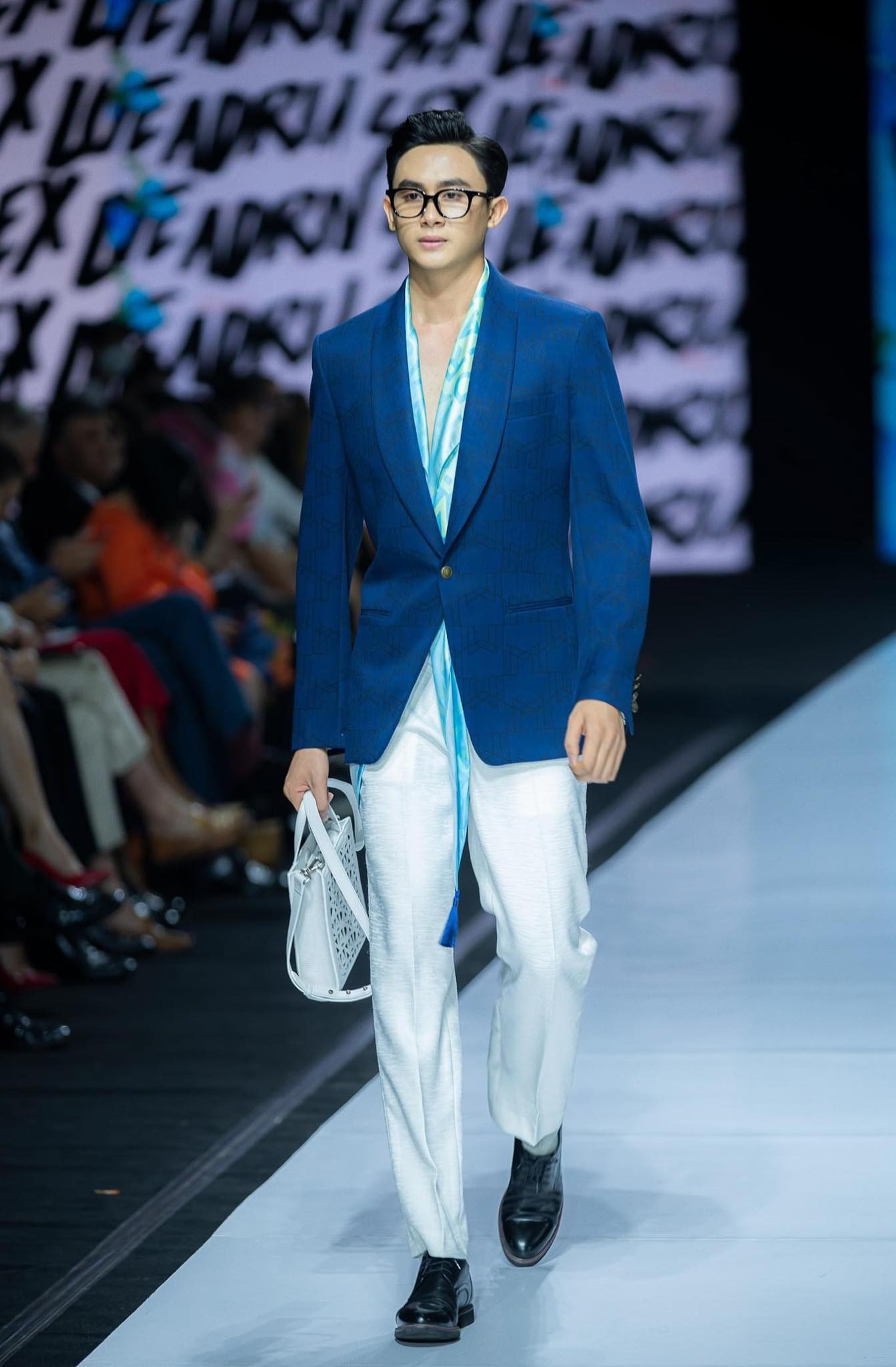 Sự nghiệp kém tiếng của bạn trai kém 11 tuổi yêu Diệp Lâm Anh