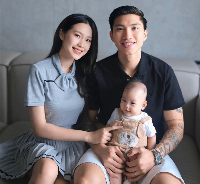 Thu nhập giảm đi vì chấn thương, vợ chồng Văn Hậu vẫn xây biệt thự 4 tầng sang trọng- Ảnh 3.