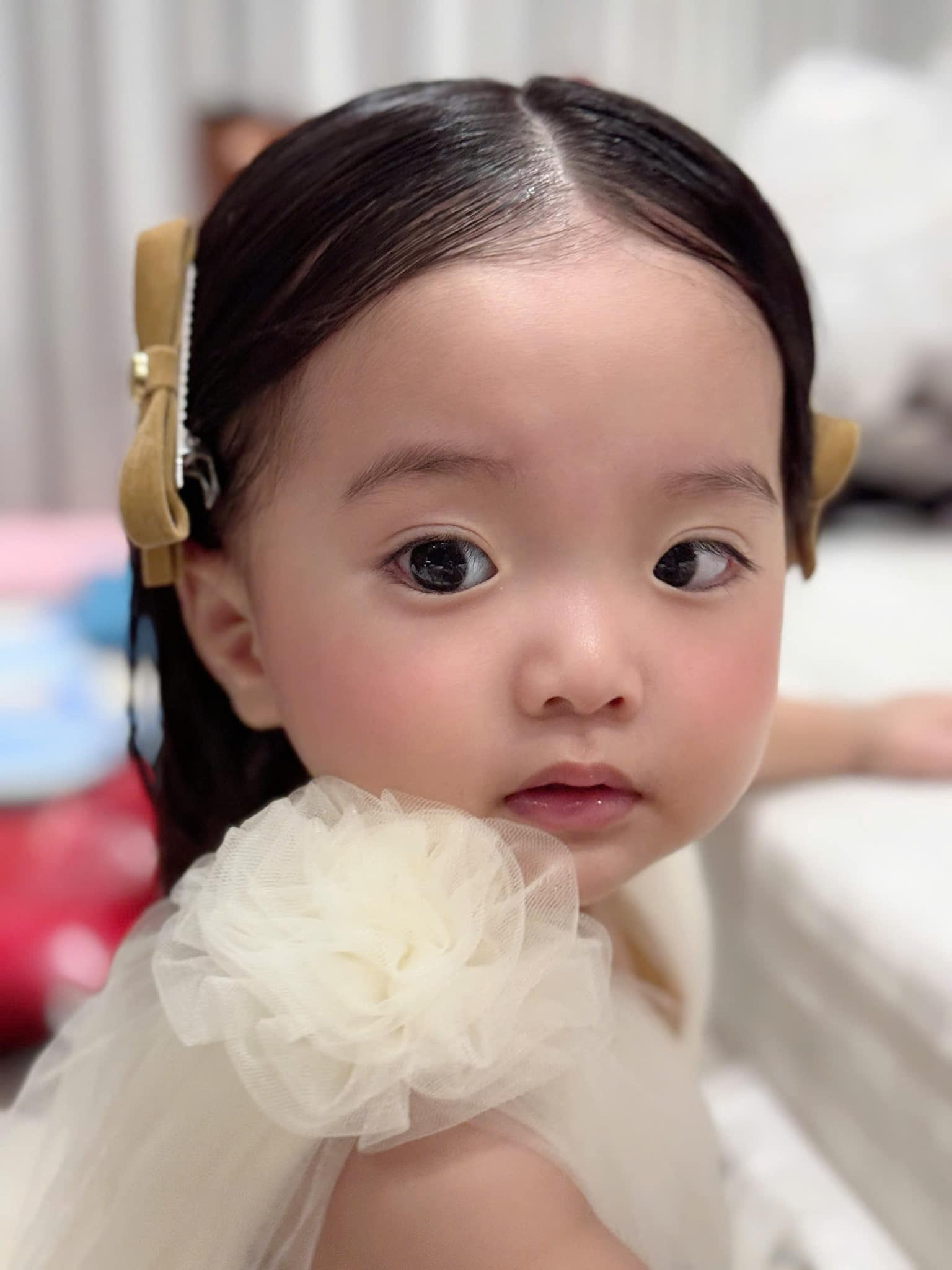 Út cưng nhà Khánh Thi  Phan Hiển gây sốt với visual được dự đoán bông hậu tương lai