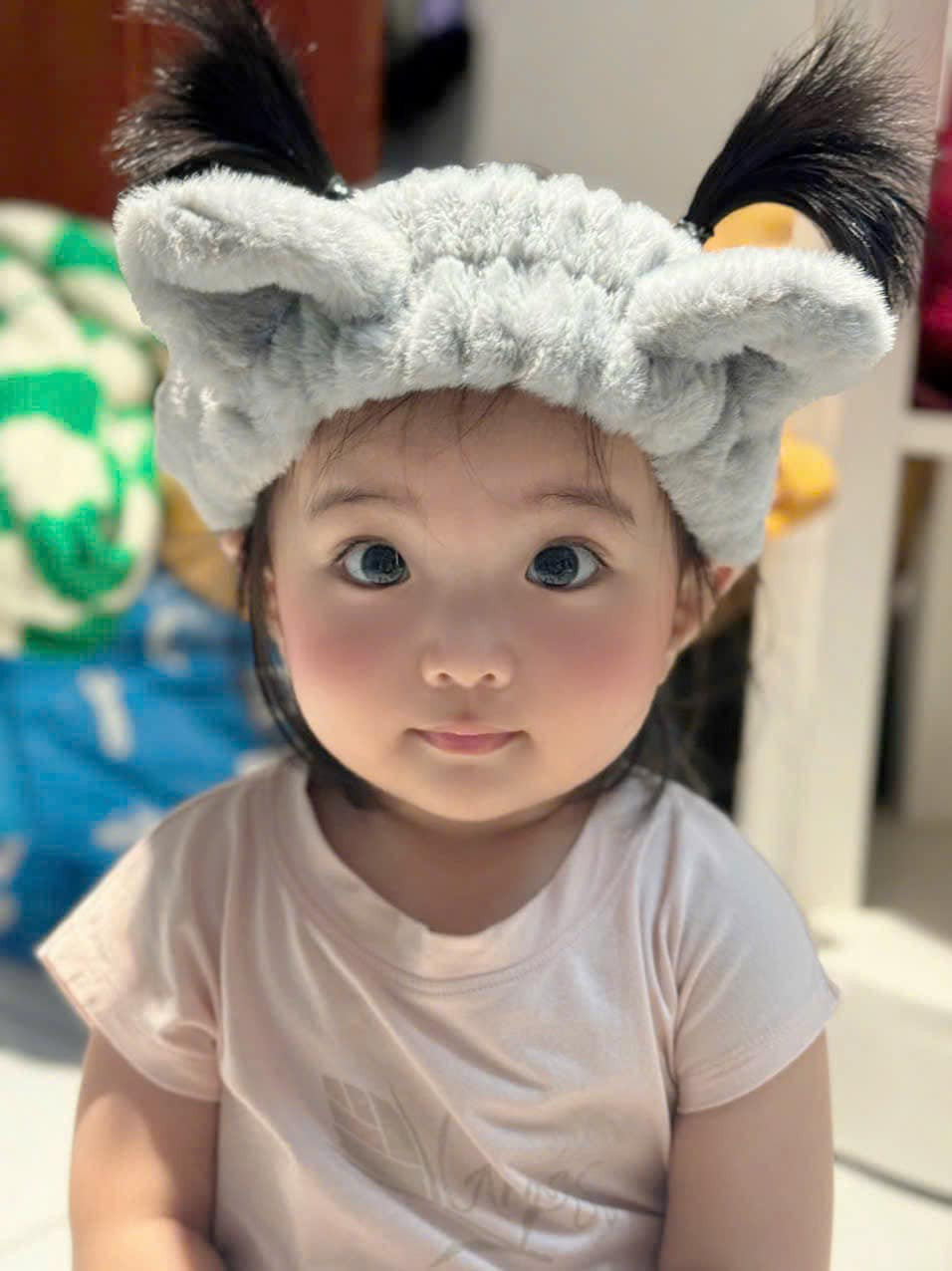 Út cưng nhà Khánh Thi  Phan Hiển gây sốt với visual được dự đoán bông hậu tương lai