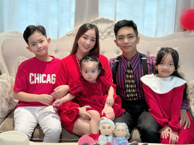 Út cưng nhà Khánh Thi  Phan Hiển gây sốt với visual được dự đoán bông hậu tương lai