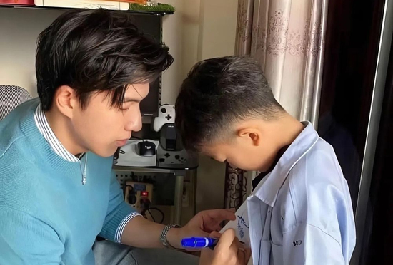 'Nỗi khổ' của nghệ sĩ Việt khi về quê ăn Tết