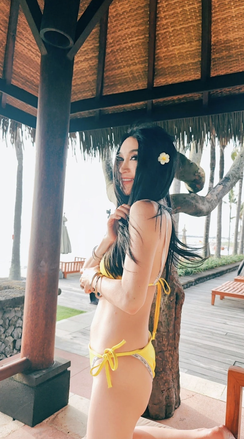 'Quả bom gợi cảm' Ôn Bích Hà 'gây choáng' khi diện áo tắm ở tuổi U60 trong kỳ nghỉ Tết - Ảnh 2