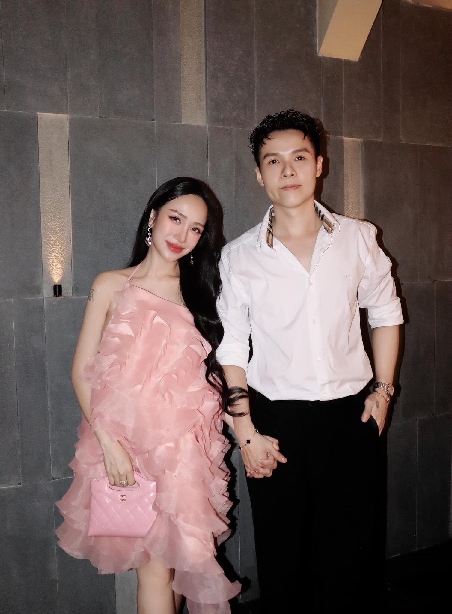 Con gái Minh Nhựa mang bầu lần 4 ở tuổi 26 mở tiệc linh đình khoe giới tính em bé