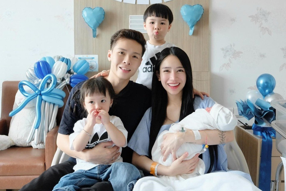 Con gái Minh Nhựa mang bầu lần 4 ở tuổi 26 mở tiệc linh đình khoe giới tính em bé