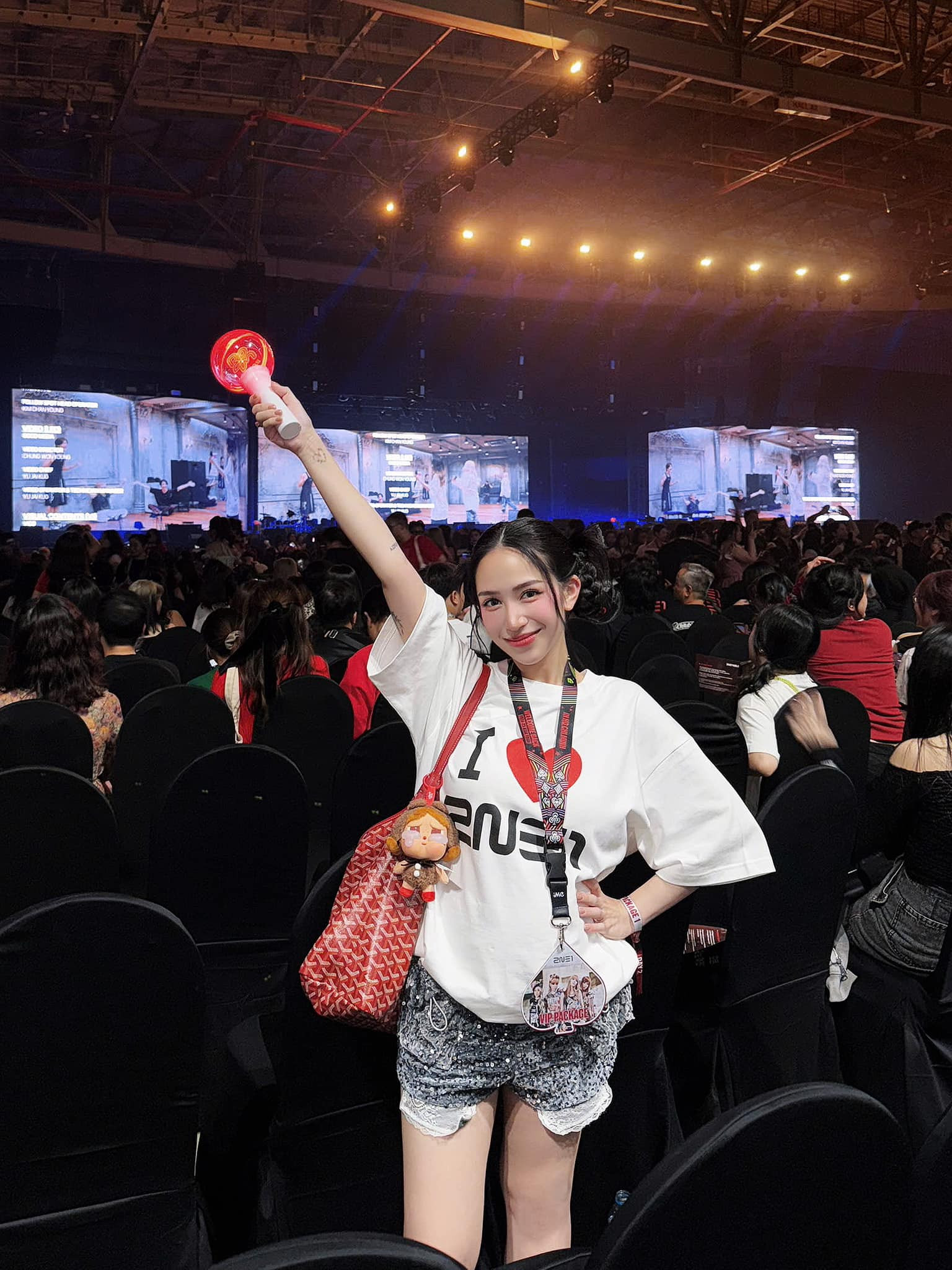 Con gái Minh Nhựa mang bầu lần 4 ở tuổi 26 mở tiệc linh đình khoe giới tính em bé