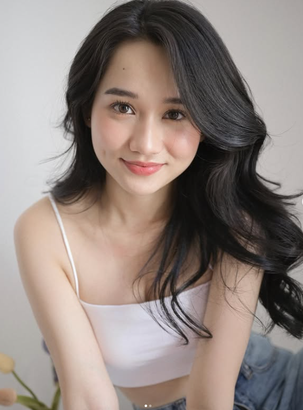 Diện đồ tập bó sát ra đường, fan không nhận ra