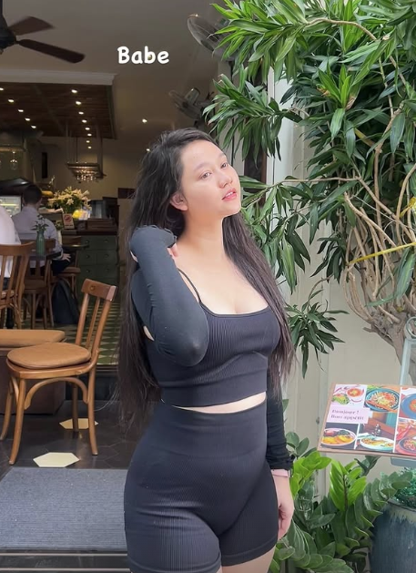 Diện đồ tập bó sát ra đường, fan không nhận ra