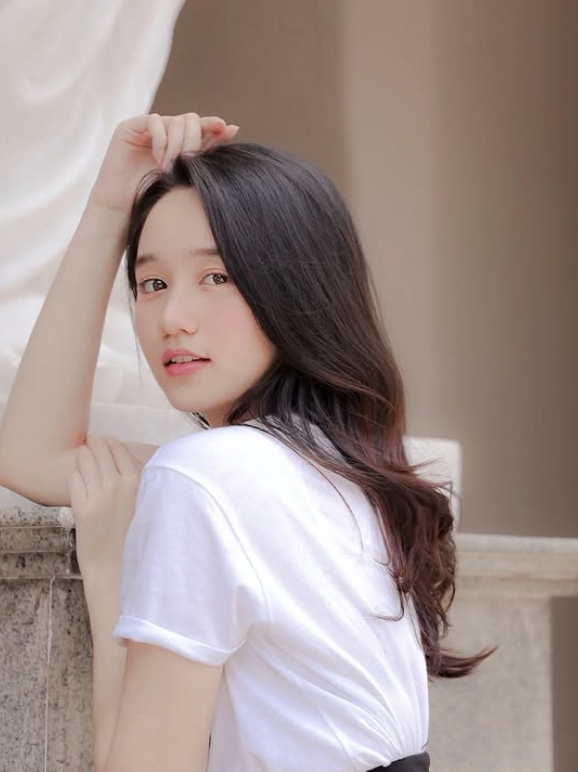 Diện đồ tập bó sát ra đường, fan không nhận ra