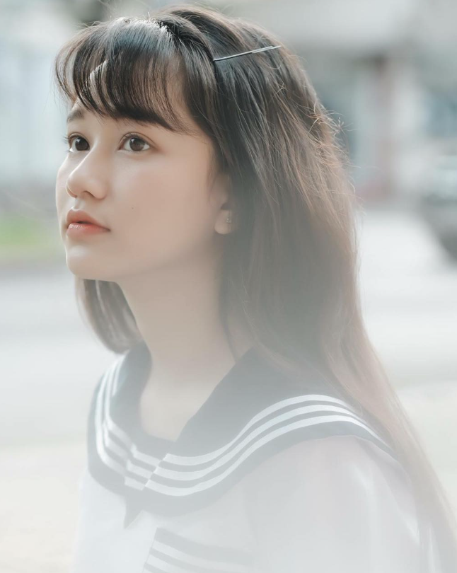 Diện đồ tập bó sát ra đường, fan không nhận ra