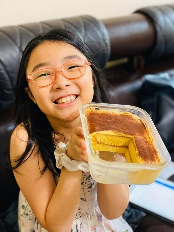 Hồng Diễm hiếm hoi khoe con gái trổ mã 13 tuổi cao vượt mẹ