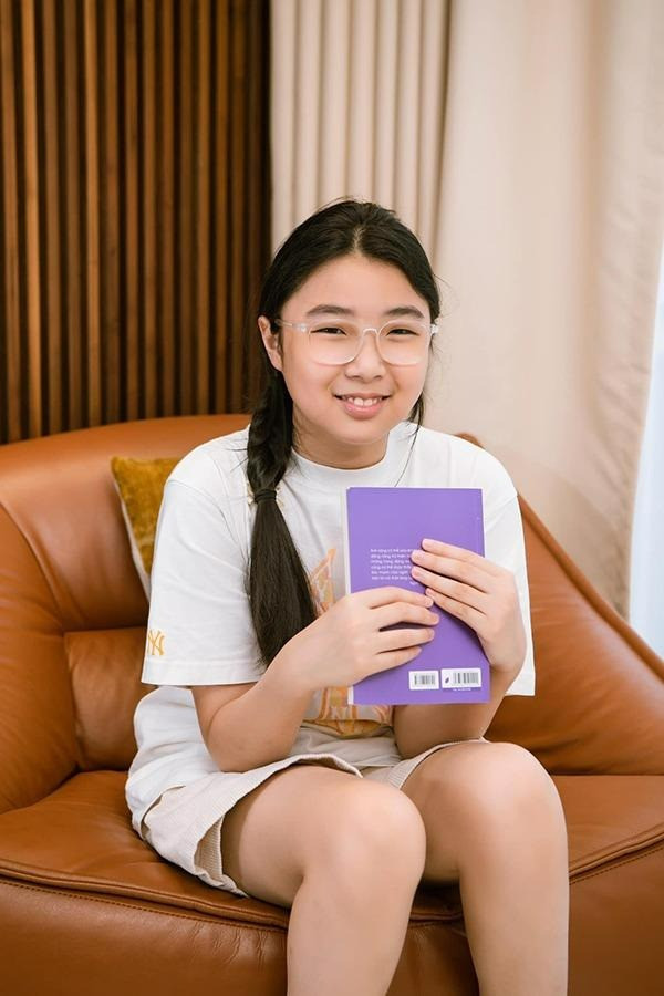 Hồng Diễm hiếm hoi khoe con gái trổ mã 13 tuổi cao vượt mẹ