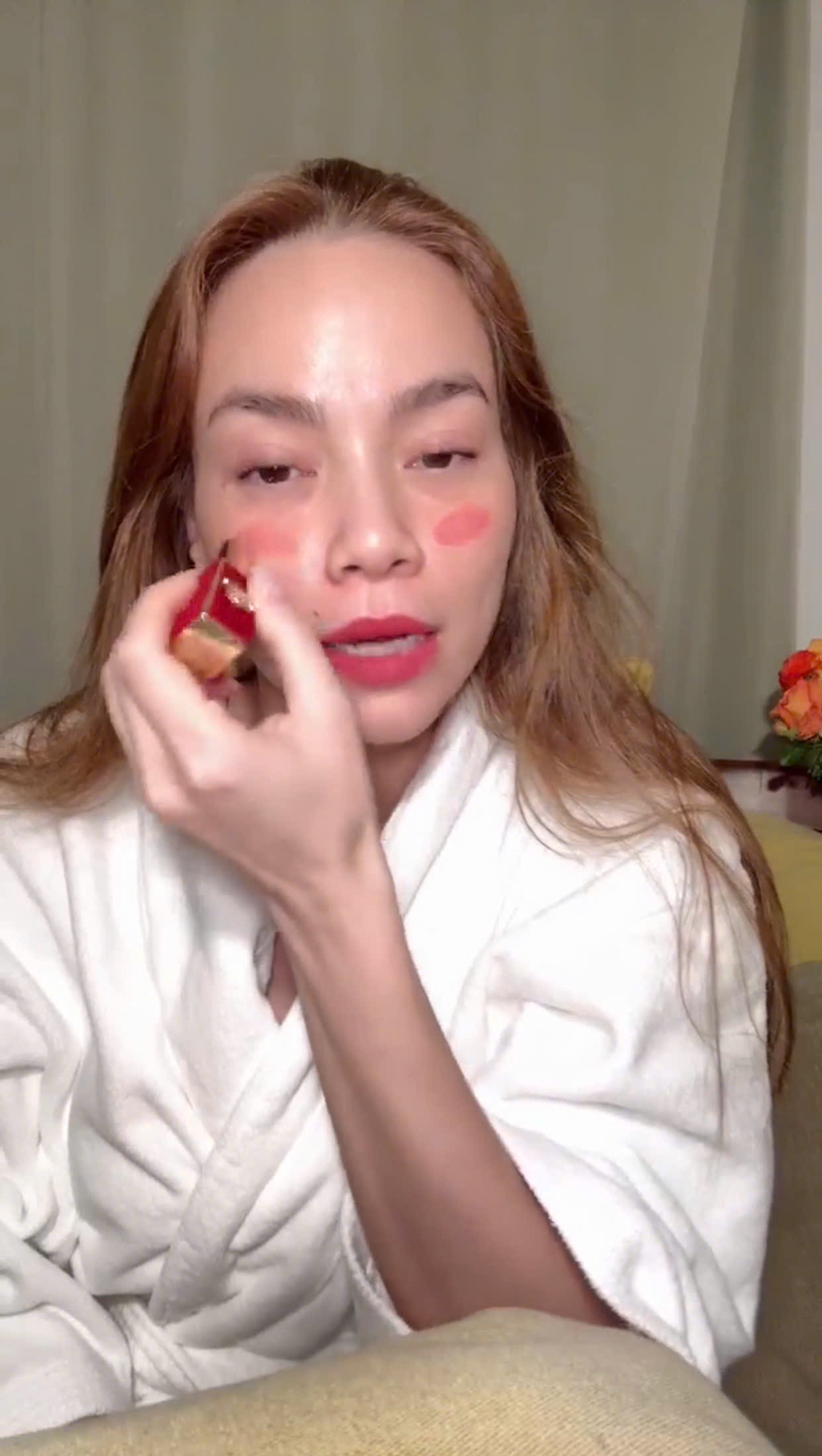 Khoảnh khắc kém chỉn chu hiếm hoi của Hà Hồ đến chính chủ cũng phải thốt lên nhìn gớm quá