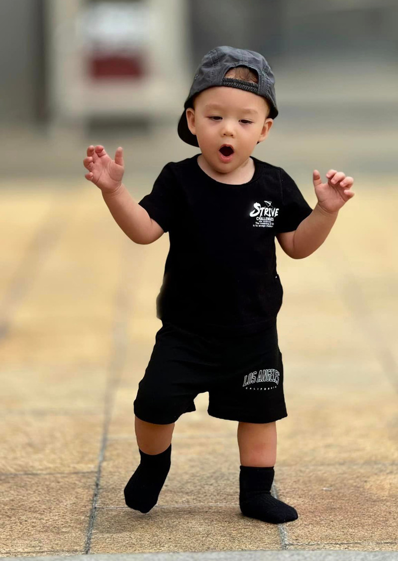 Con trai lai Tây của Bùi Tiến Dũng càng lớn càng yêu sống chuẩn rich kid