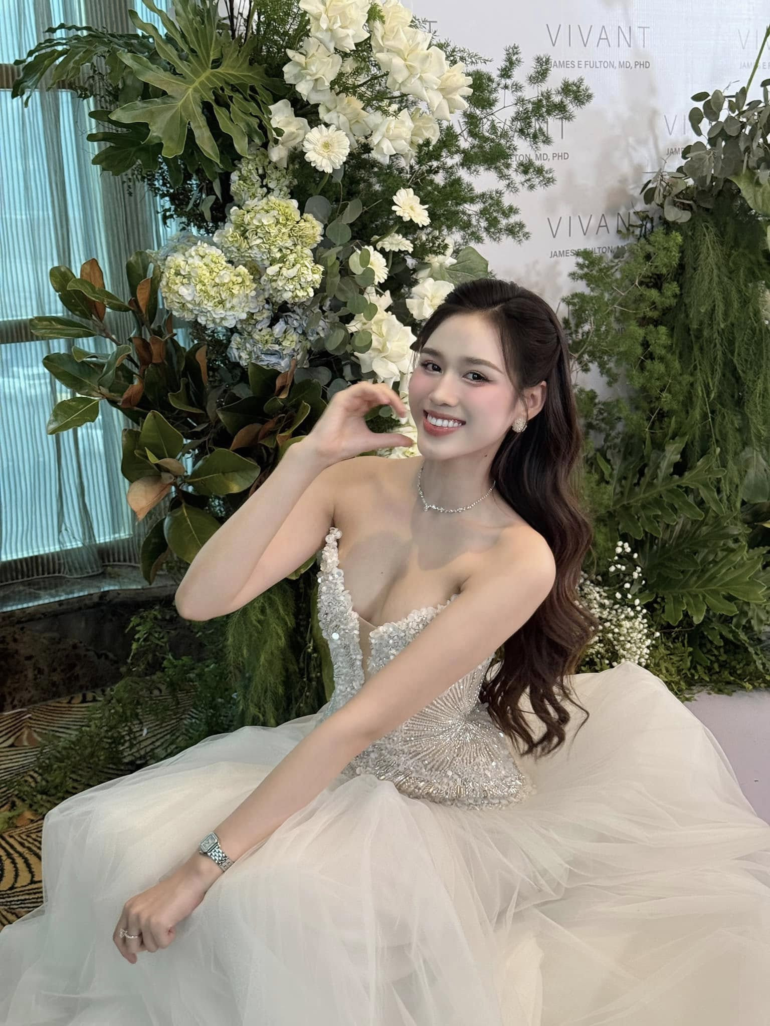 Sự thật sau hình ảnh Đỗ Thị Hà mặc váy cưới