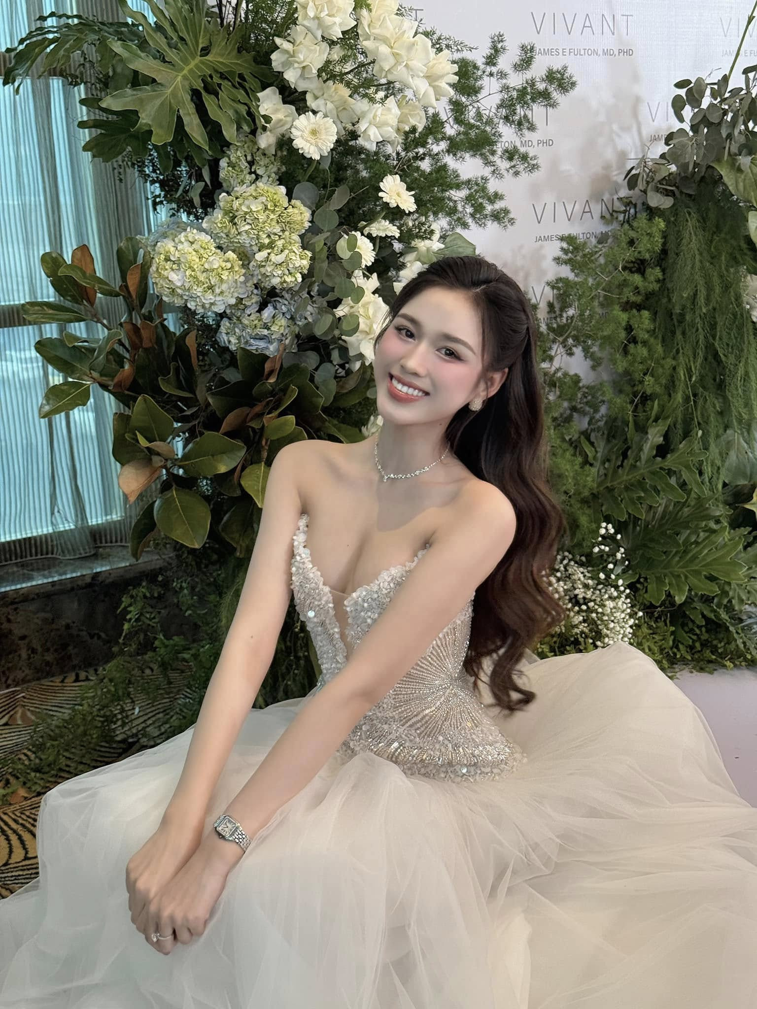 Sự thật sau hình ảnh Đỗ Thị Hà mặc váy cưới