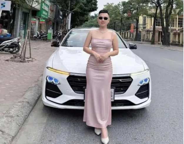 Sự thật về chiếc váy hồng 2 dây nhiều nam giới