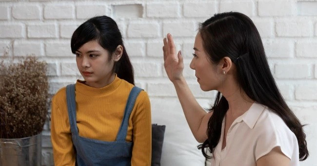 Đọc bài văn có chủ đề 'Lý tưởng của tôi' mà con gái viết, người mẹ 'chết lặng' vì mình xuất hiện trong đó với hình ảnh tiêu cực- Ảnh 1.